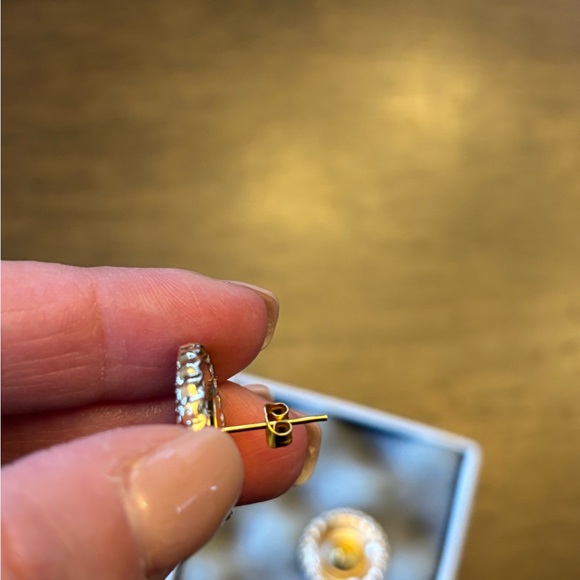 Upcycled Chanel button earrings in gold - Picture 5 of 5